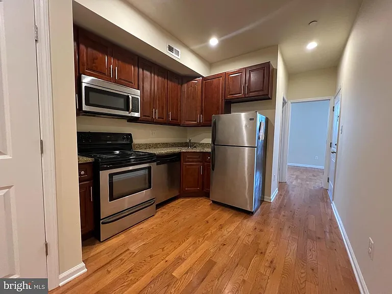 1516 W Diamond St #C — Photo 6