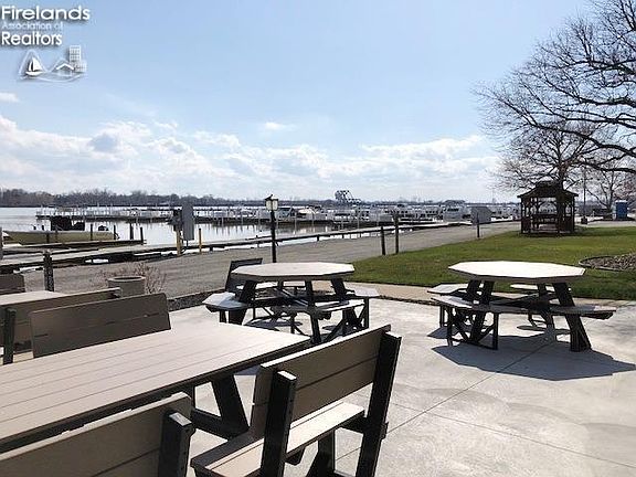 5th image of 711 W Lakeshore Dr #108