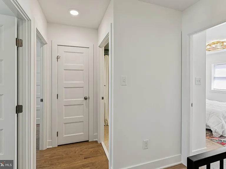 732 Harry St — Photo 20