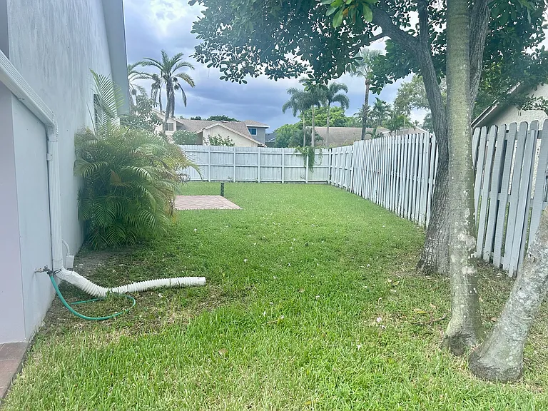7851 NW 5th Pl — Photo 14