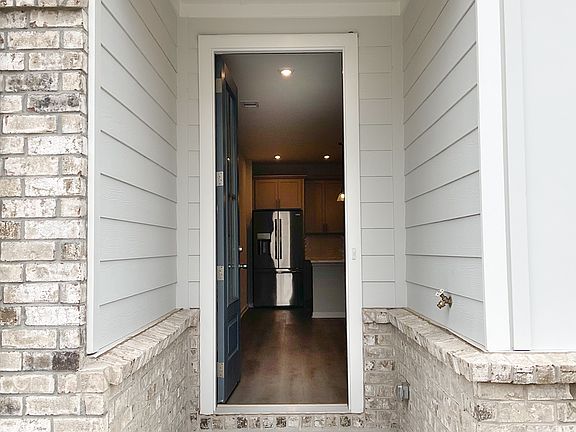 3rd image of 493 Crown Dr