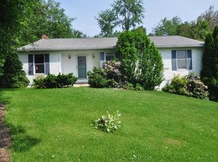 14 Briarwood Dr, Barkhamsted, CT 06063