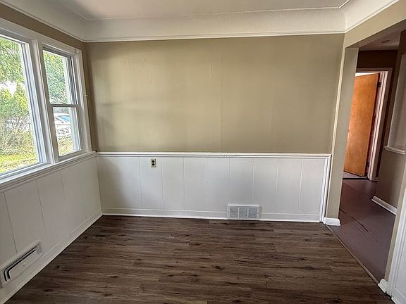 4th image of 18811 Longview Ave