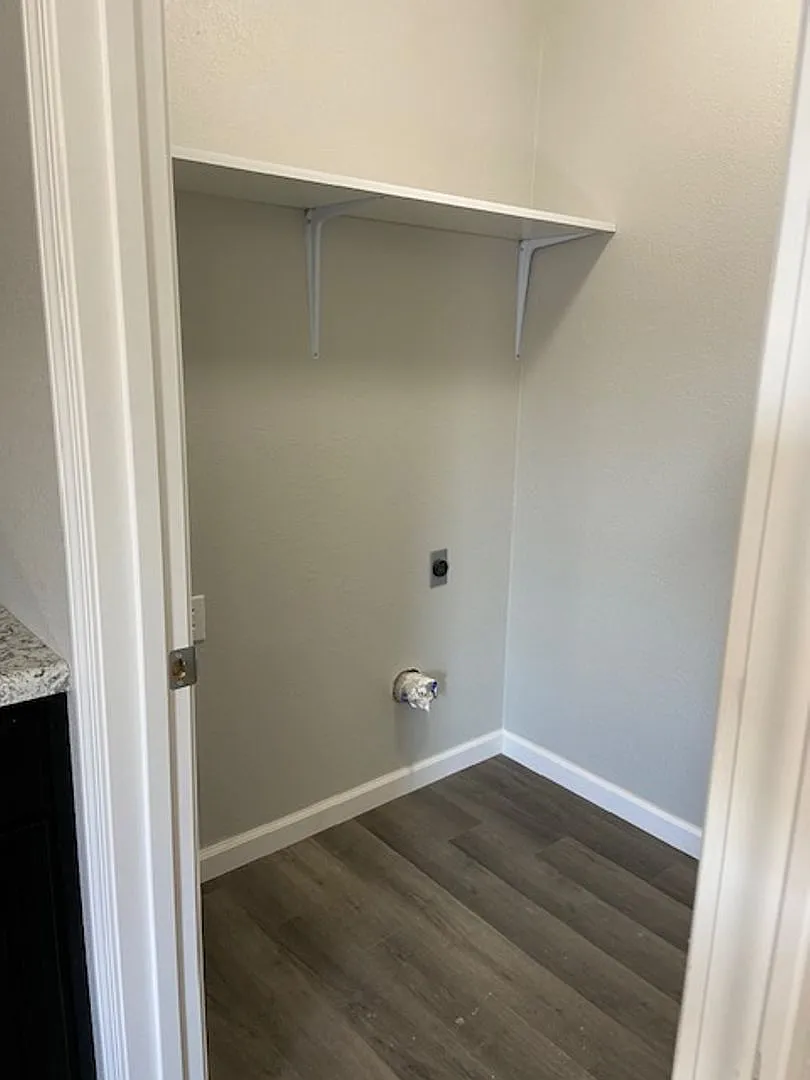 2606 Hickman Rd — Photo 3