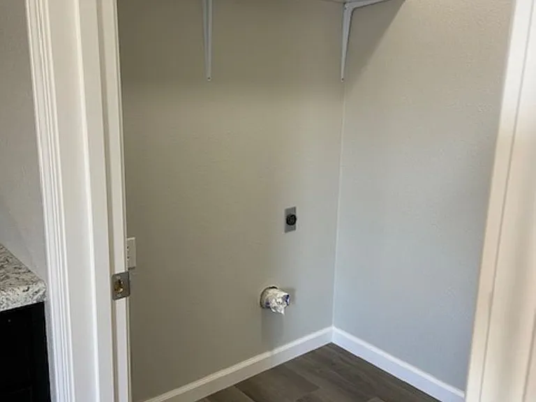 2606 Hickman Rd — Photo 3
