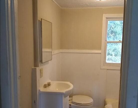 5th image of 115 Kaye St