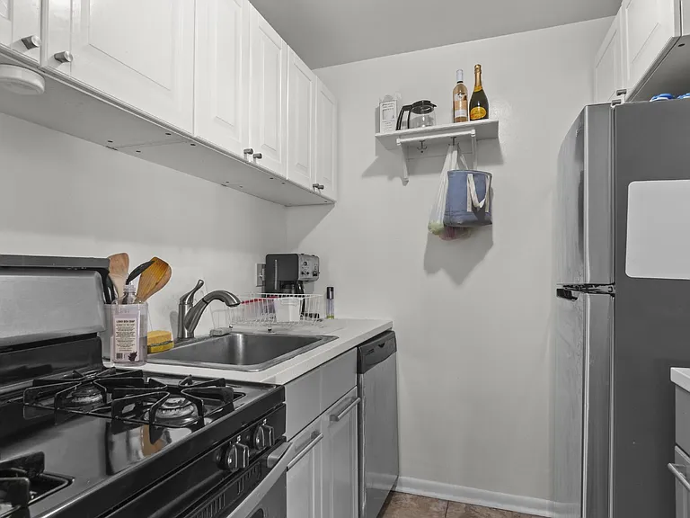 1931 N Cleveland St #213 — Photo 14