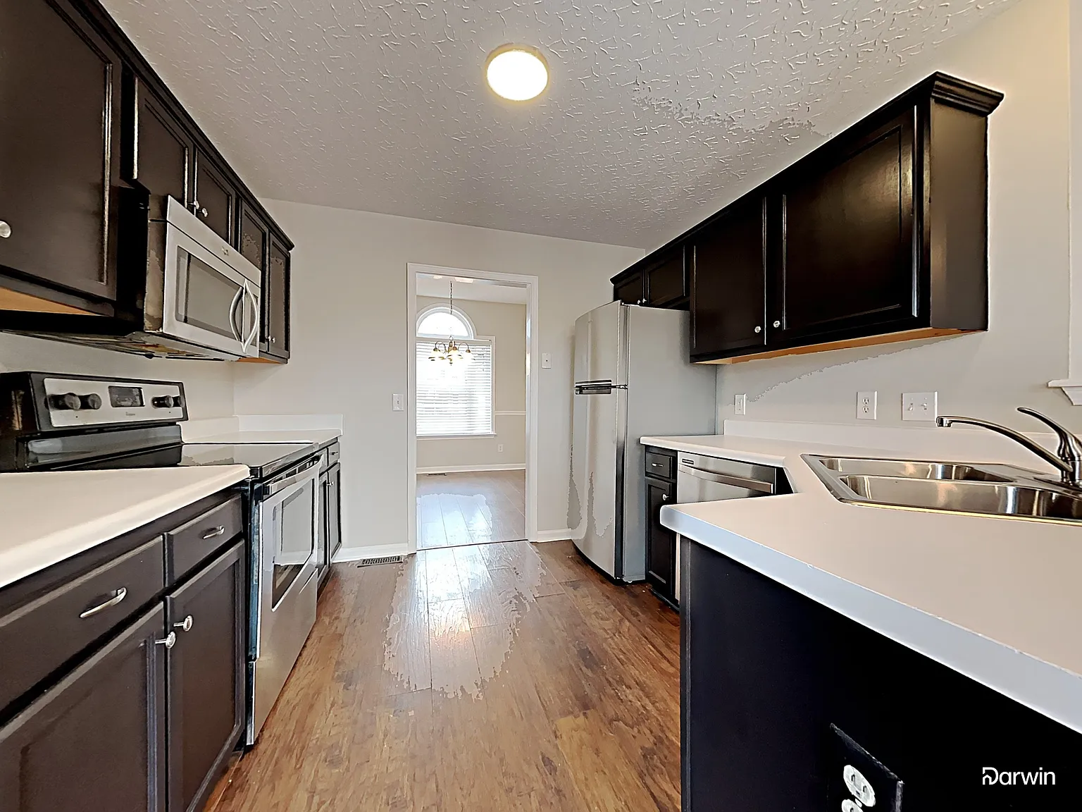 3 bed, 2.5 bath, 1926 sqft, $2,280 — Photo 2