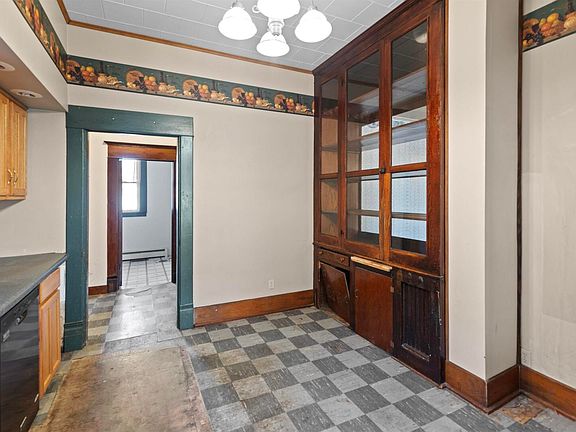 4th image of 1008 Washington Ave