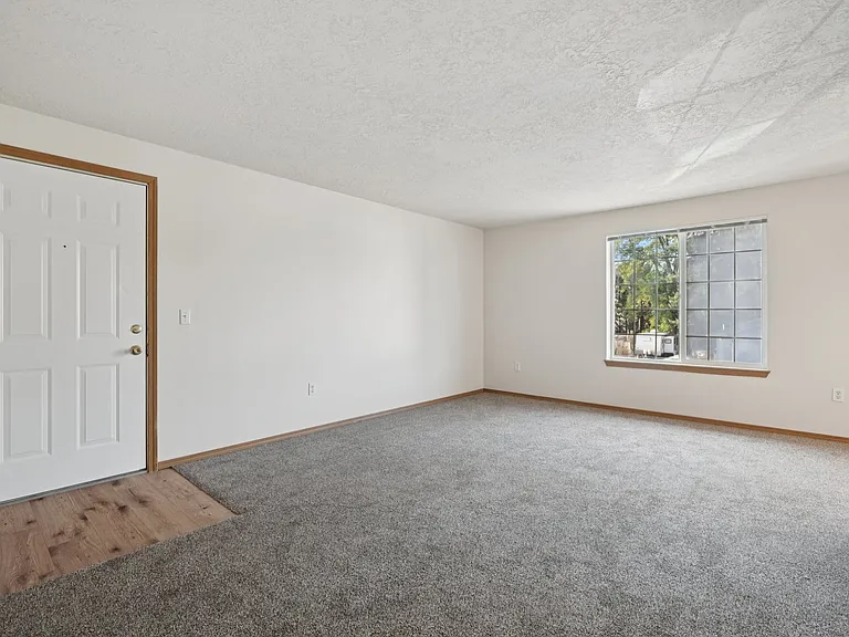 Valley Crest Apartments — Photo 13