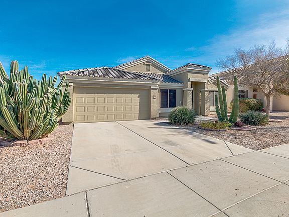 5th image of 2038 N Parish Ln