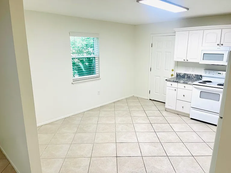 176 Monahan Dr NE #D — Photo 9