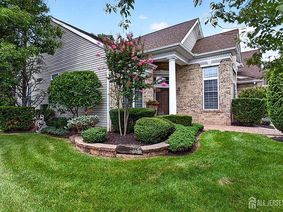 3rd image of 14 Crooked Stick Pl