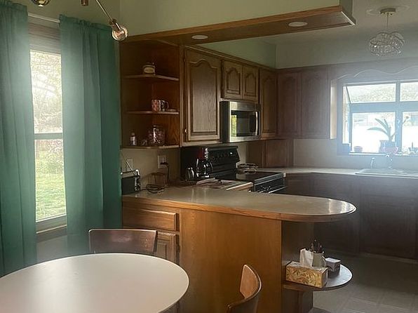3 Indian Ln, Newton, KS 67114