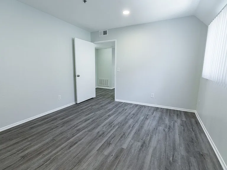 4444 Ensign Avenue — Photo 37
