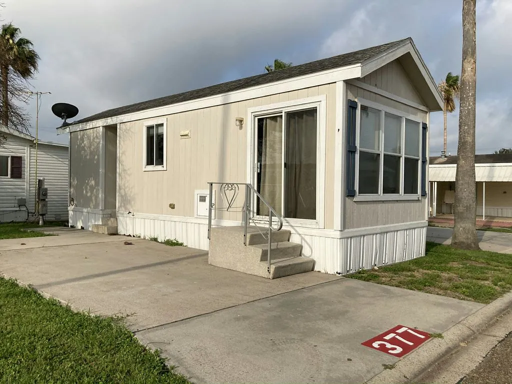 1 bed, 1.0 bath, 385 sqft, $1,200 — Photo 3