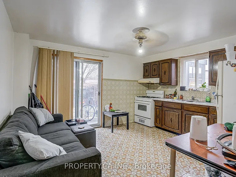 158 Hallam St #3 — Photo 8