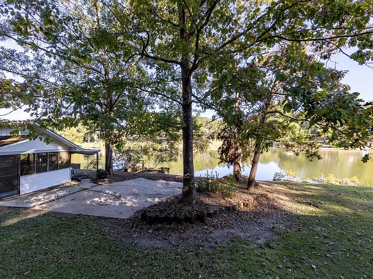 153 Grantham Way — Photo 17