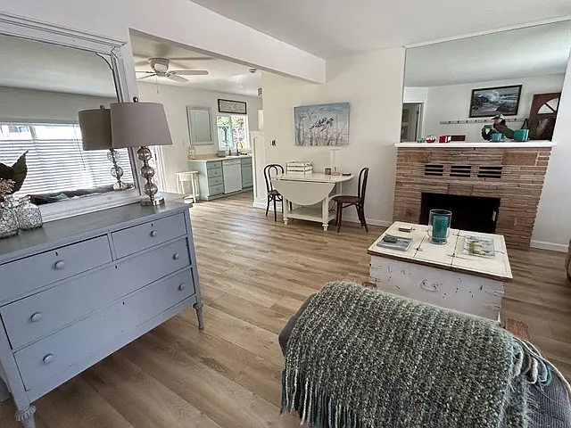 425 Coates Dr — Photo 2