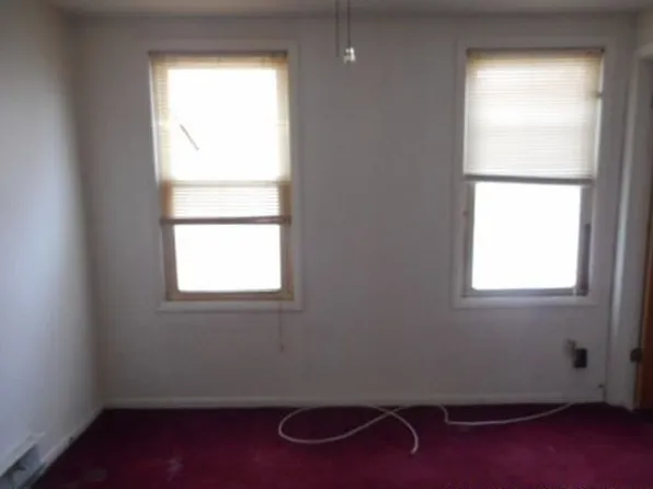 96 King St, Troy, NY 12180