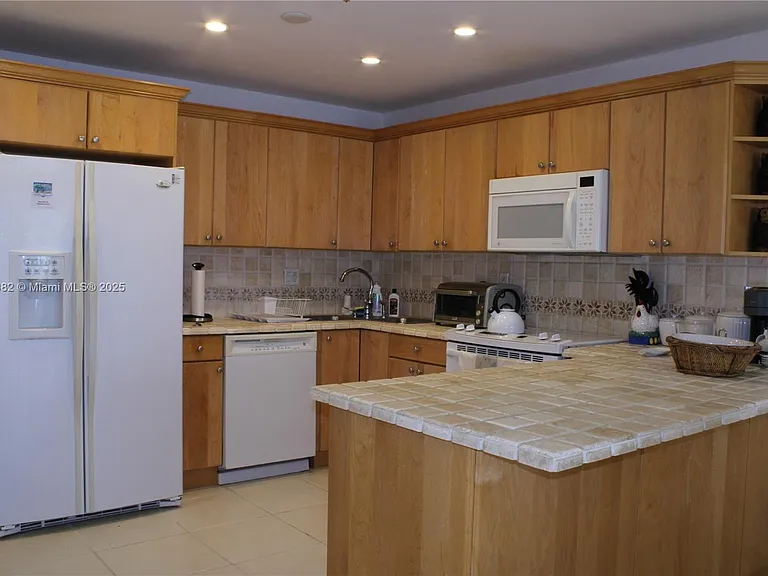 201 Crandon Blvd #439 — Photo 6
