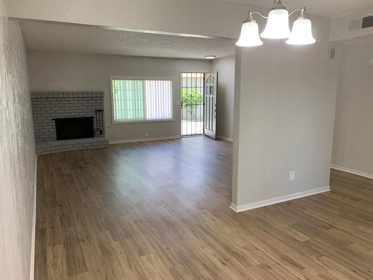 5444 N Del Mar Ave — Photo 3