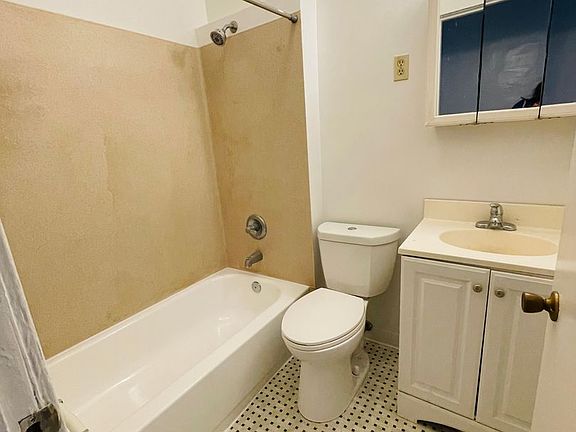 2nd image of 107 1st Ave N #B