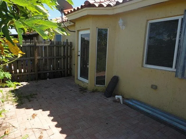 83 NE 13th Ave #15 — Photo 16