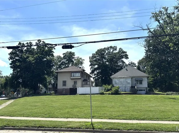 703 N Elm St, Greenville, IL 62246