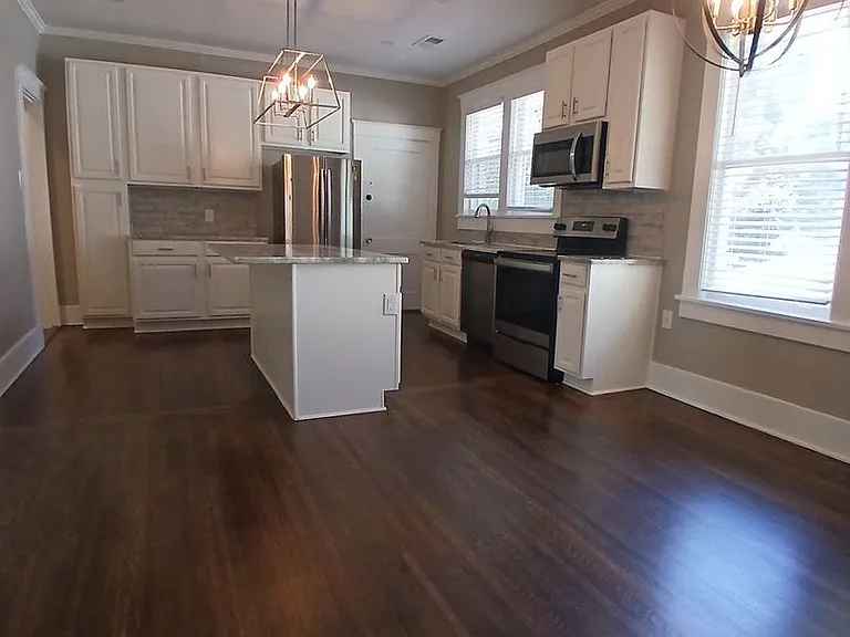 285 Hawthorne St — Photo 5