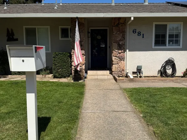 681 David Dr, Oakdale, CA 95361