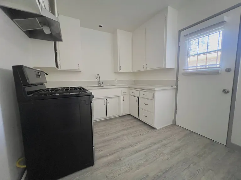 10942-10948 Crenshaw Blvd (Hexagon Eagles LLC) — Photo 11
