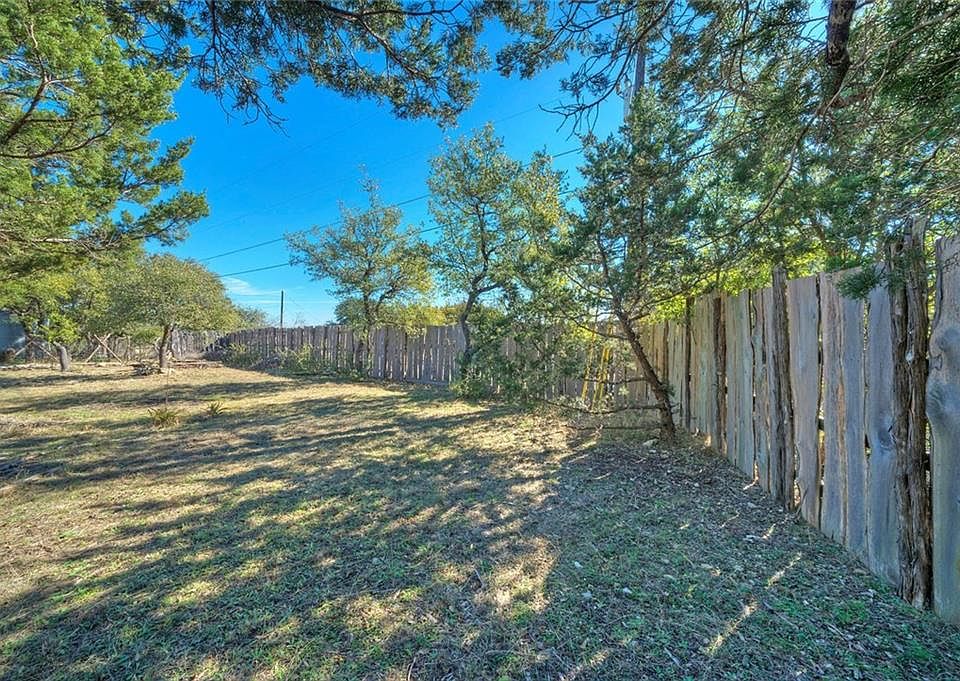 2nd image of 10810 Oakwood Cir