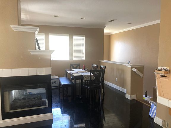 2nd image of 900 Del Avion Ln