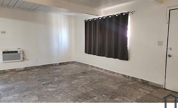 3rd image of 1010 E Madison Ave