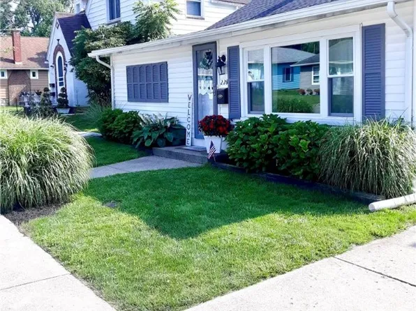 228 Blackstone Dr, Erie, PA 16505