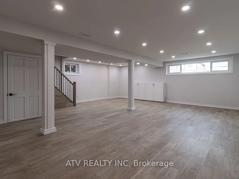 1064 Eastmount Ave E — Photo 12