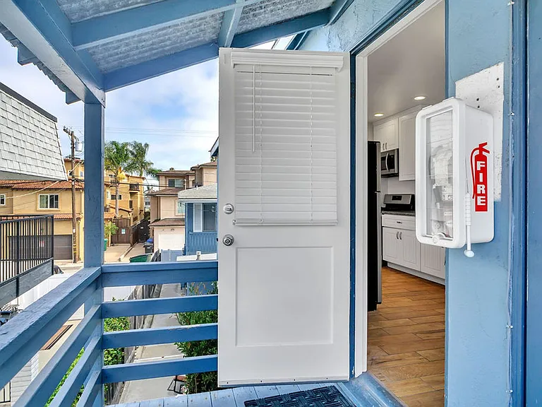 853 Emerald St — Photo 11
