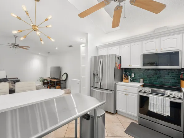 1433 Captains Walk #18d, Fort Pierce, FL 34950