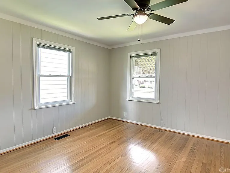523 Watervliet Ave — Photo 10