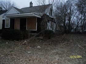 2nd image of 18033 Dresden St