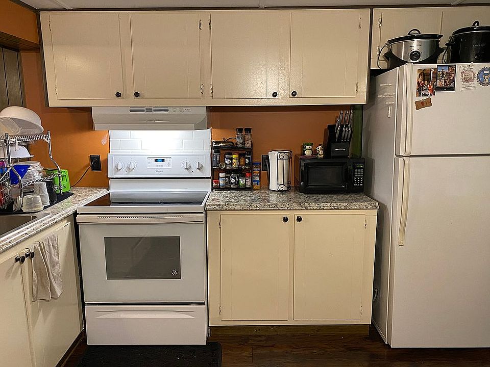 1st image of 17 Wesley Dr