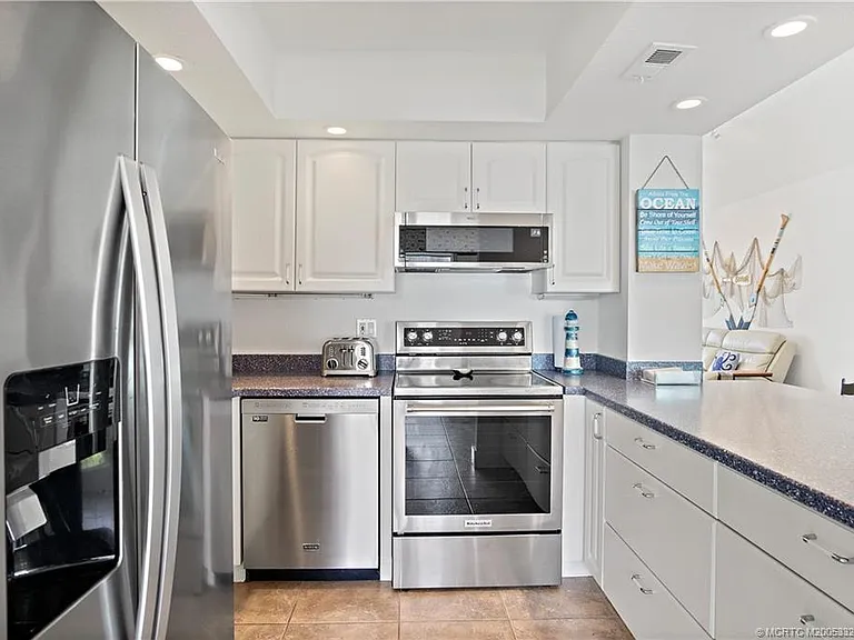 245 NE Macarthur Blvd #12 — Photo 23