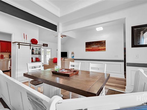 4th image of 208 Market Street