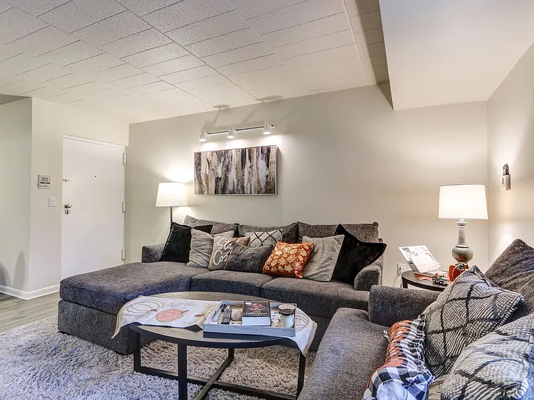 The Atwood Apartments — Photo 12