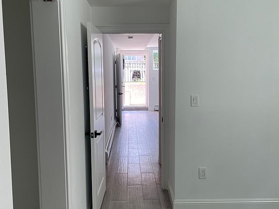4th image of 116 Bayview Ave #A