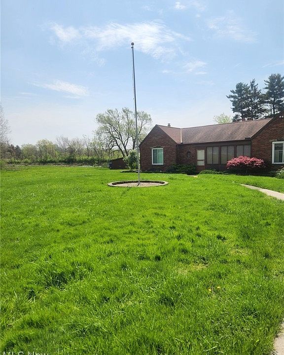 2nd image of 16427 Albion Rd