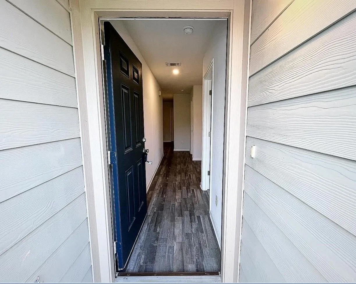 3 bed, 2.0 bath, 1220 sqft, $1,500 — Photo 3