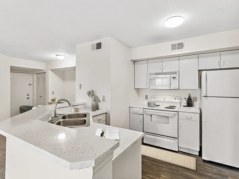 Woodbridge at Walden Lake Apartments — Photo 22