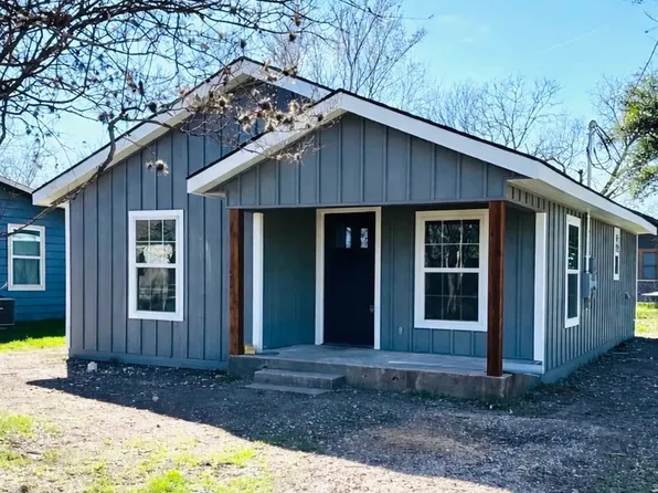 618 S Saunders St, Seguin, TX 78155